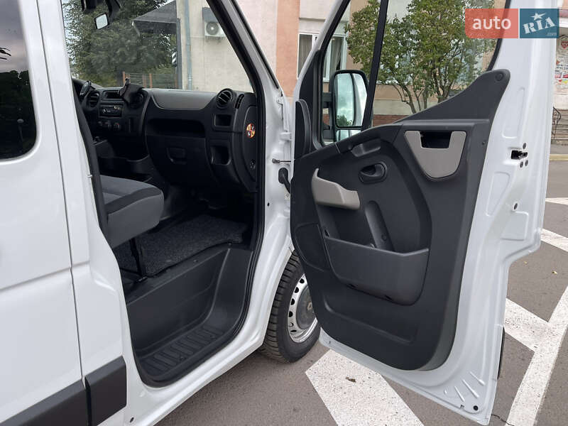 Грузовой фургон Renault Master 2015 в Радивилове