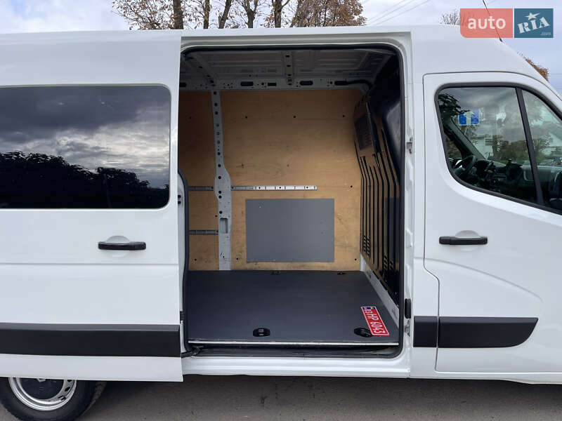 Грузовой фургон Renault Master 2015 в Радивилове