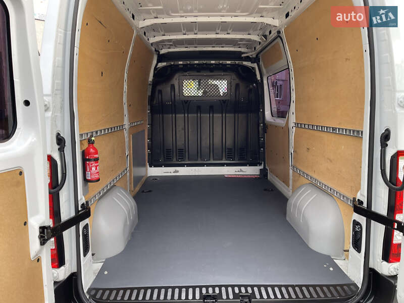 Грузовой фургон Renault Master 2015 в Радивилове