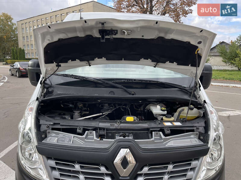 Грузовой фургон Renault Master 2015 в Радивилове