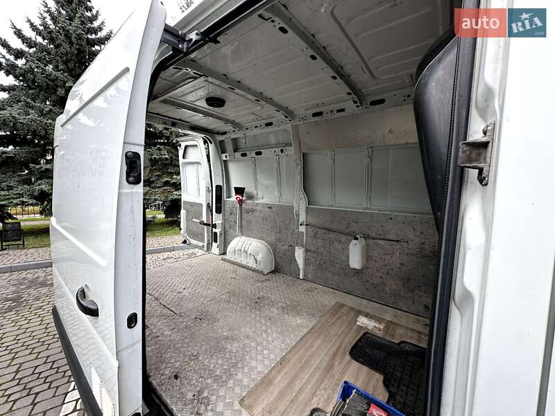 Вантажний фургон Renault Master 2016 в Івано-Франківську