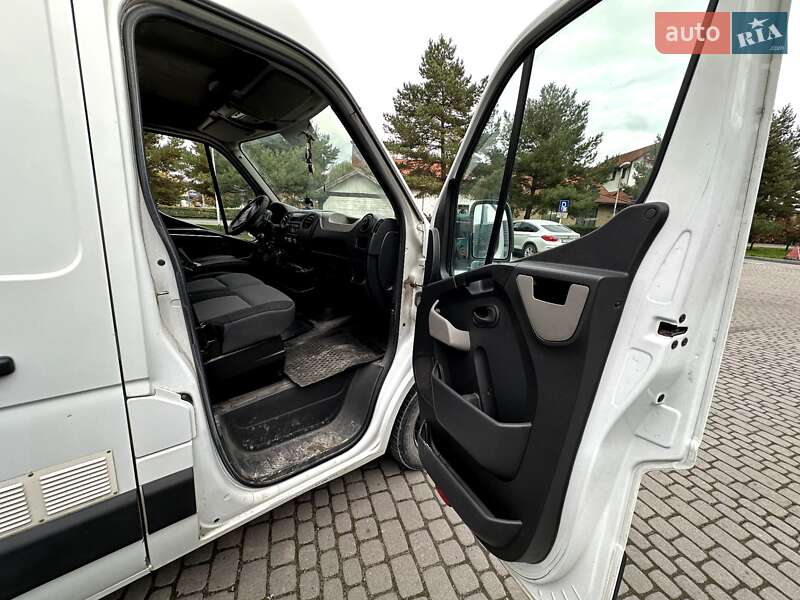 Вантажний фургон Renault Master 2016 в Івано-Франківську