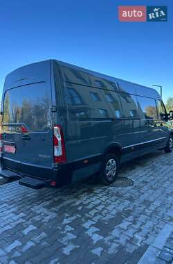 Грузовой фургон Renault Master 2023 в 