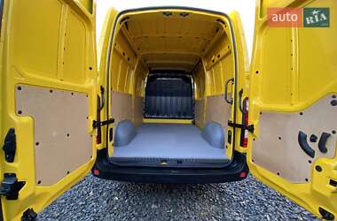 Грузовой фургон Renault Master 2022 в 
