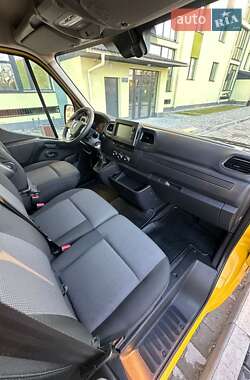 Грузовой фургон Renault Master 2022 в 