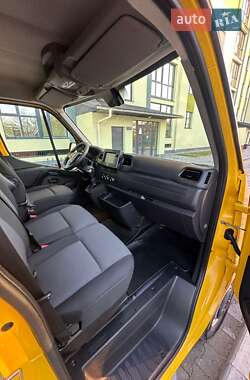 Грузовой фургон Renault Master 2022 в 