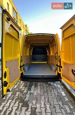 Грузовой фургон Renault Master 2022 в 