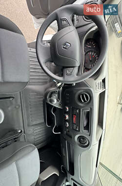 Грузопассажирский фургон Renault Master 2015 в 