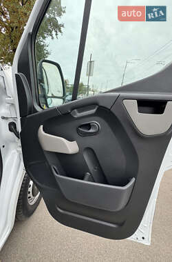 Грузопассажирский фургон Renault Master 2015 в 