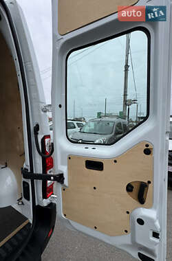 Грузопассажирский фургон Renault Master 2015 в 