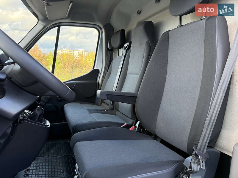 Грузовой фургон Renault Master 2023 в Дубно