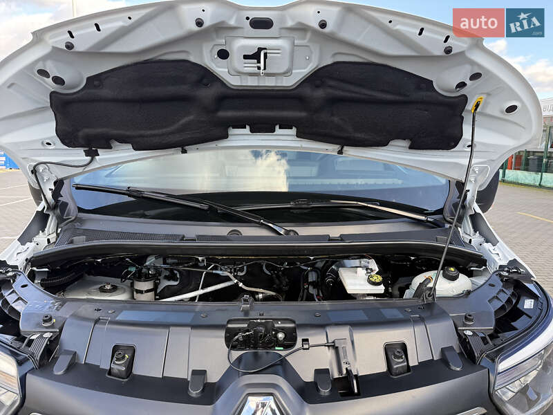 Грузовой фургон Renault Master 2023 в Дубно