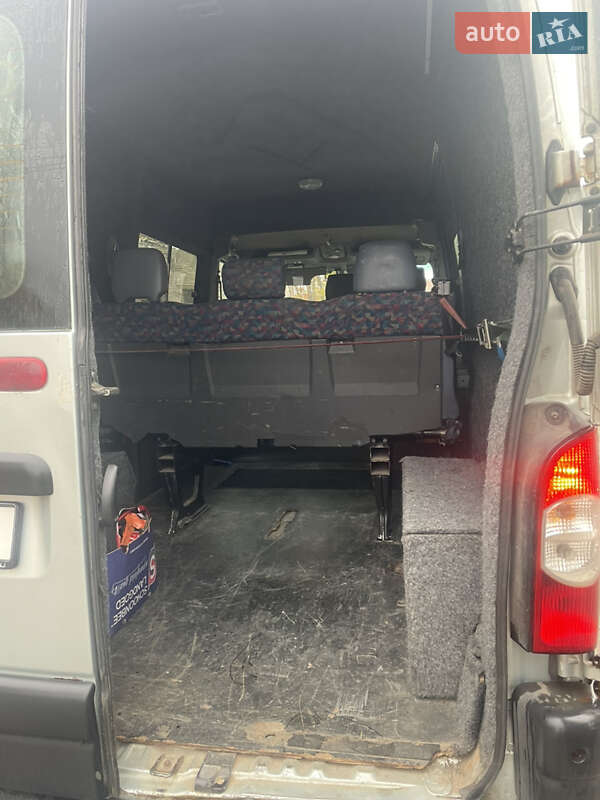 Вантажопасажирський фургон Renault Master 2005 в Рава-Руській