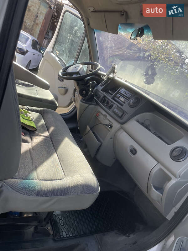 Вантажний фургон Renault Master 2006 в Івано-Франківську