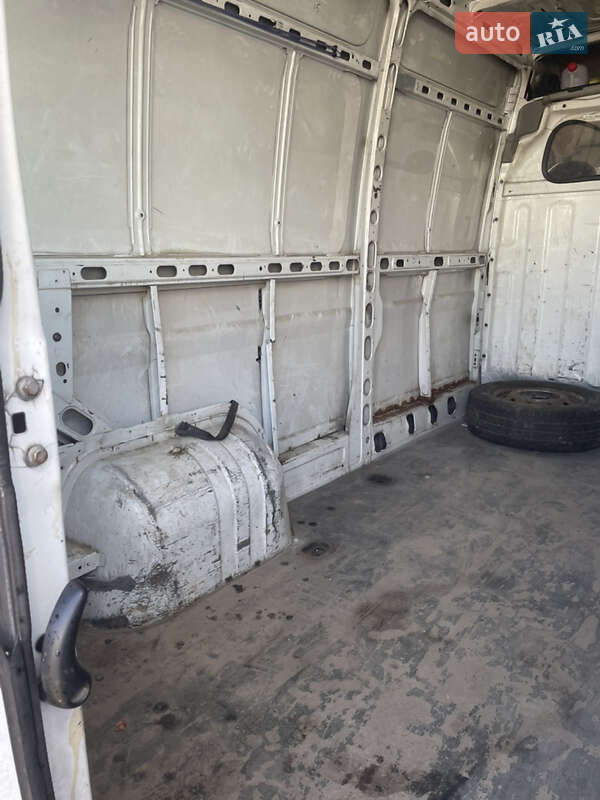 Вантажний фургон Renault Master 2006 в Івано-Франківську