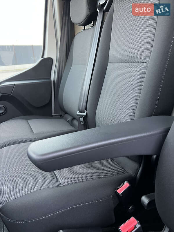 Вантажний фургон Renault Master 2021 в Луцьку