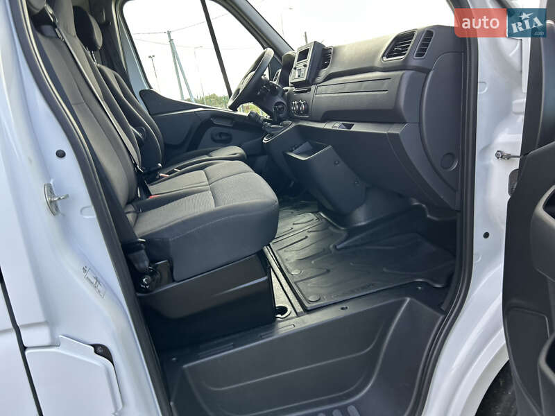 Грузовой фургон Renault Master 2023 в Стрые