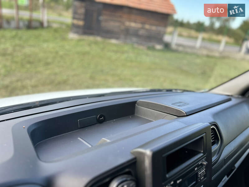 Грузовой фургон Renault Master 2023 в Стрые