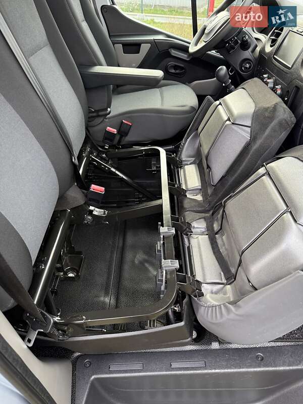 Грузовой фургон Renault Master 2017 в Львове