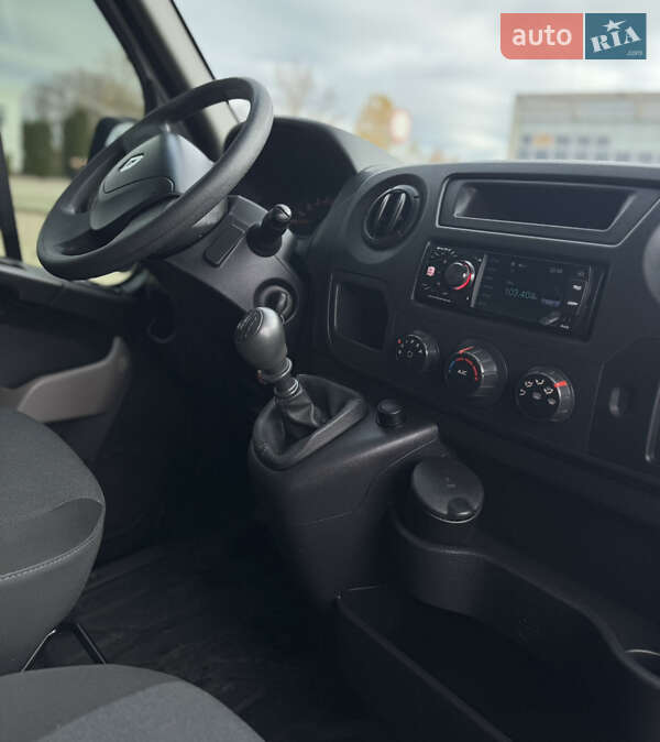 Вантажний фургон Renault Master 2017 в Кропивницькому