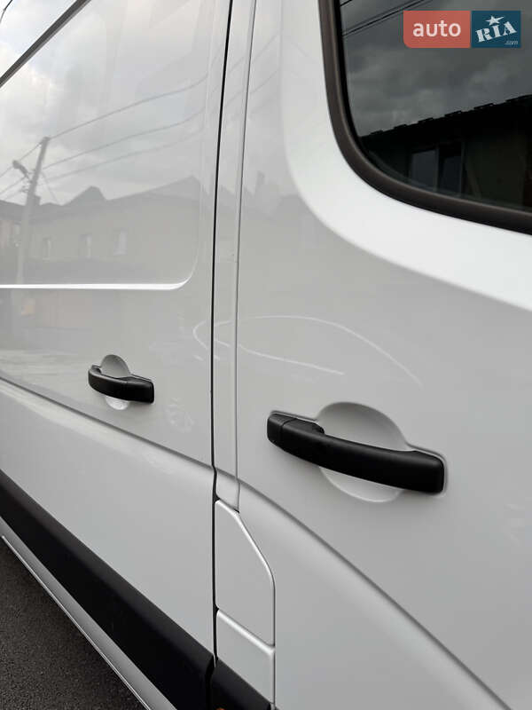 Грузовой фургон Renault Master 2022 в Ивано-Франковске