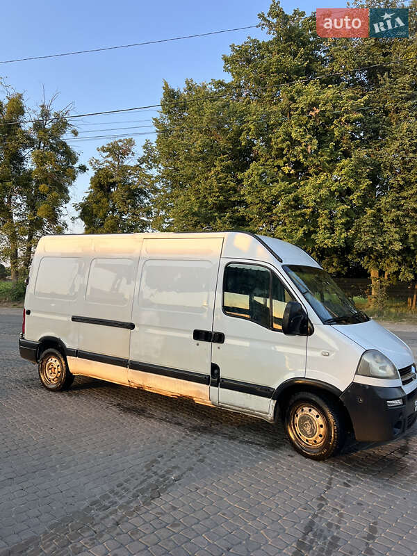 Грузовой фургон Renault Master 2005 в Львове
