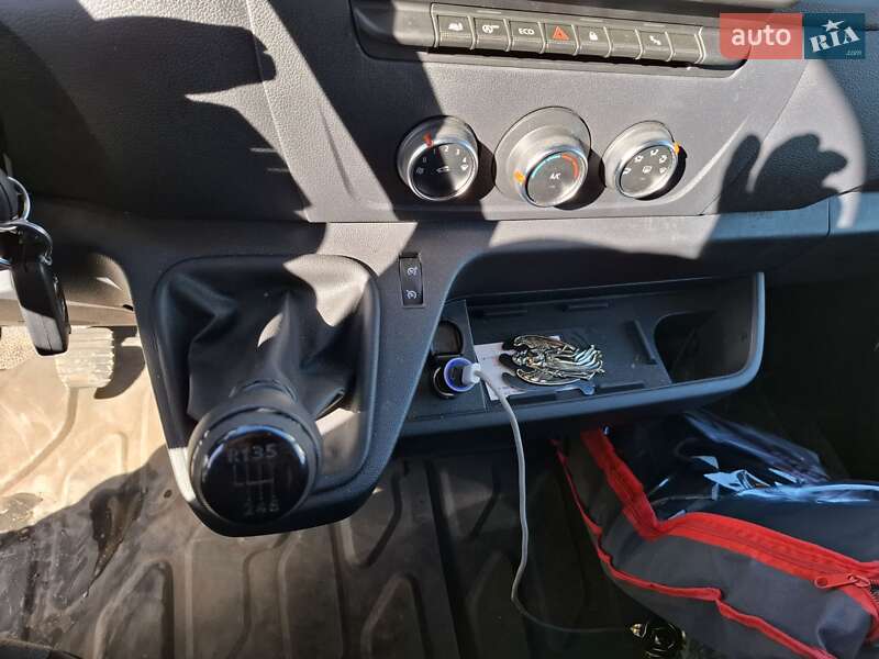 Вантажний фургон Renault Master 2022 в Івано-Франківську