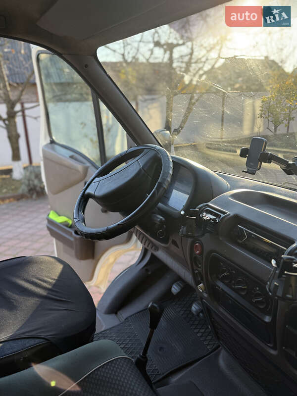 Вантажний фургон Renault Master 1999 в Любомлі