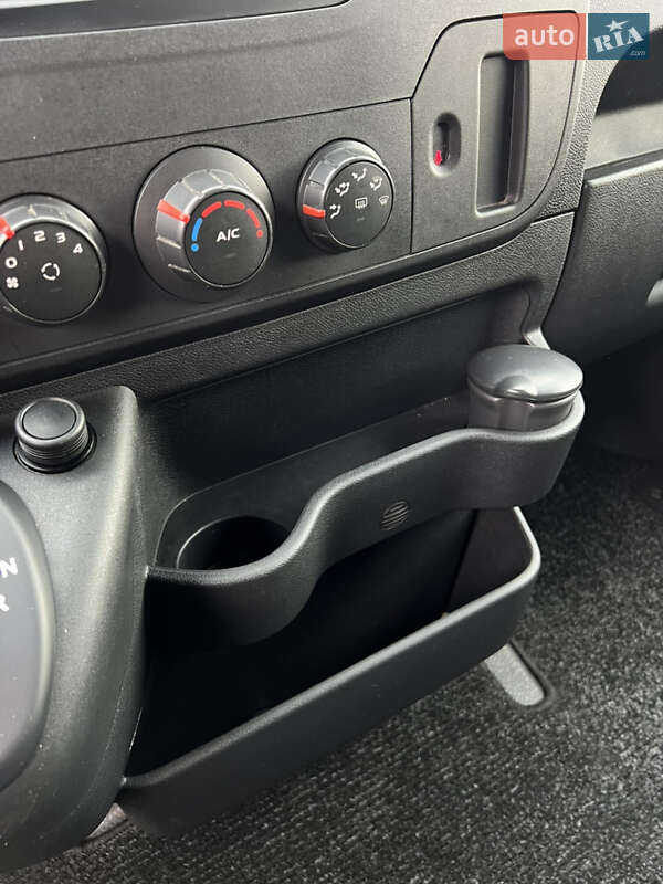 Грузовой фургон Renault Master 2017 в Луцке