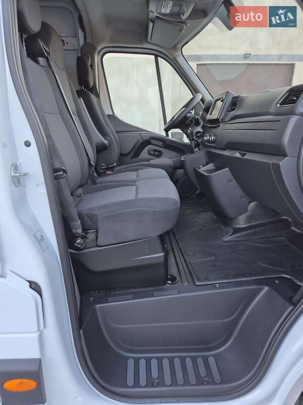 Грузовой фургон Renault Master 2022 в Дубно