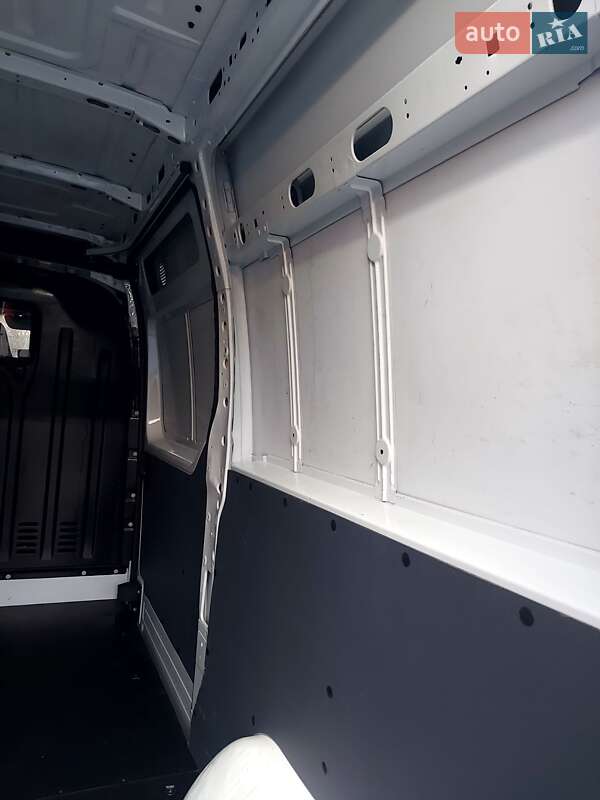 Грузовой фургон Renault Master 2021 в Млинове