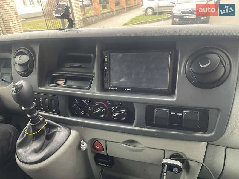 Вантажопасажирський фургон Renault Master 2006 в Рава-Руській