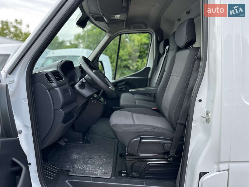 Вантажний фургон Renault Master 2021 в Рівному