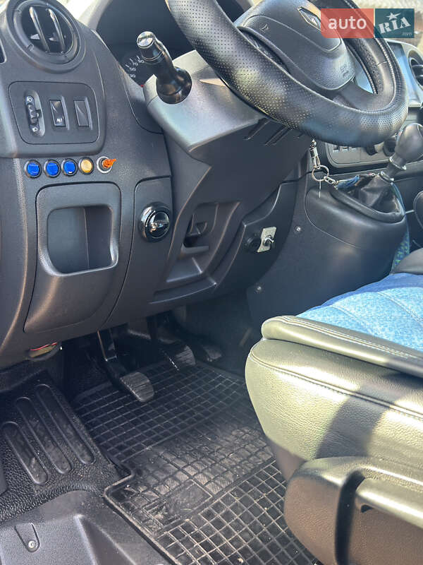 Мінівен Renault Master 2016 в Старій Вижівці