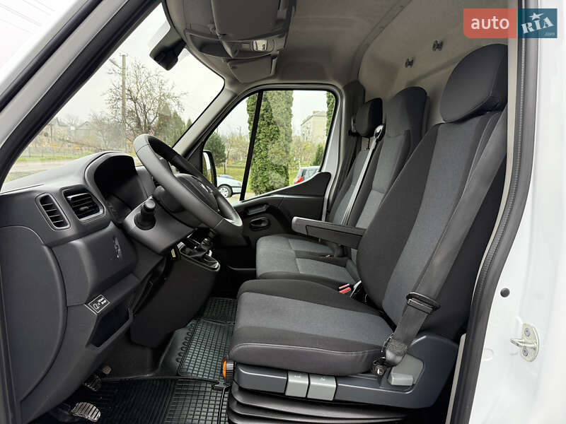 Грузовой фургон Renault Master 2023 в Дубно