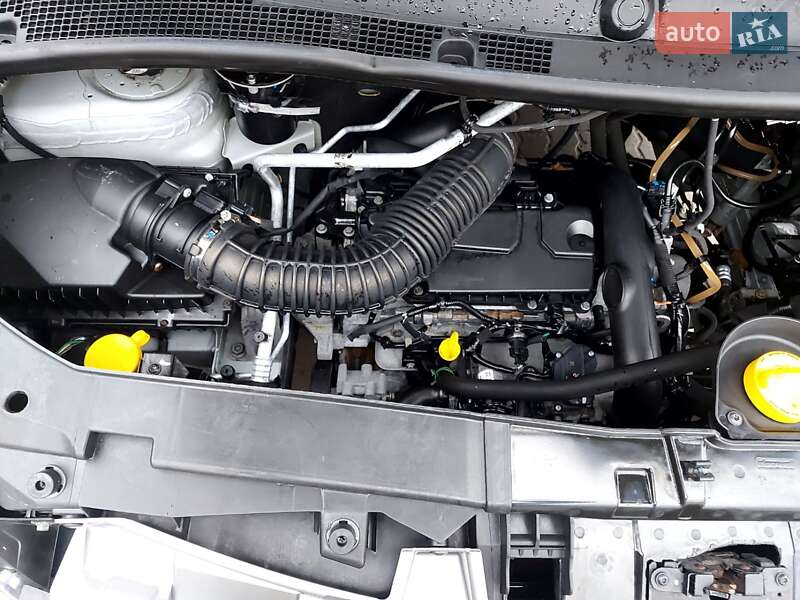 Вантажний фургон Renault Master 2015 в Яворові