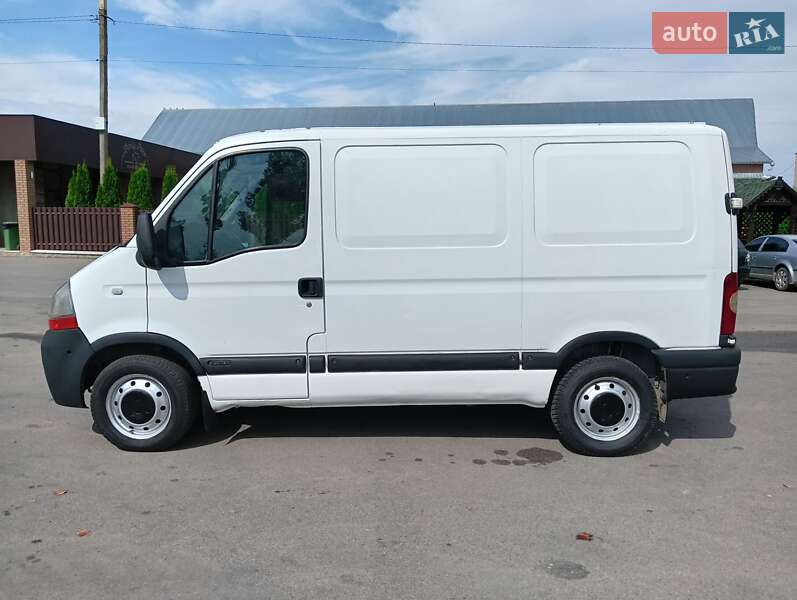 Вантажний фургон Renault Master 2007 в Чернівцях