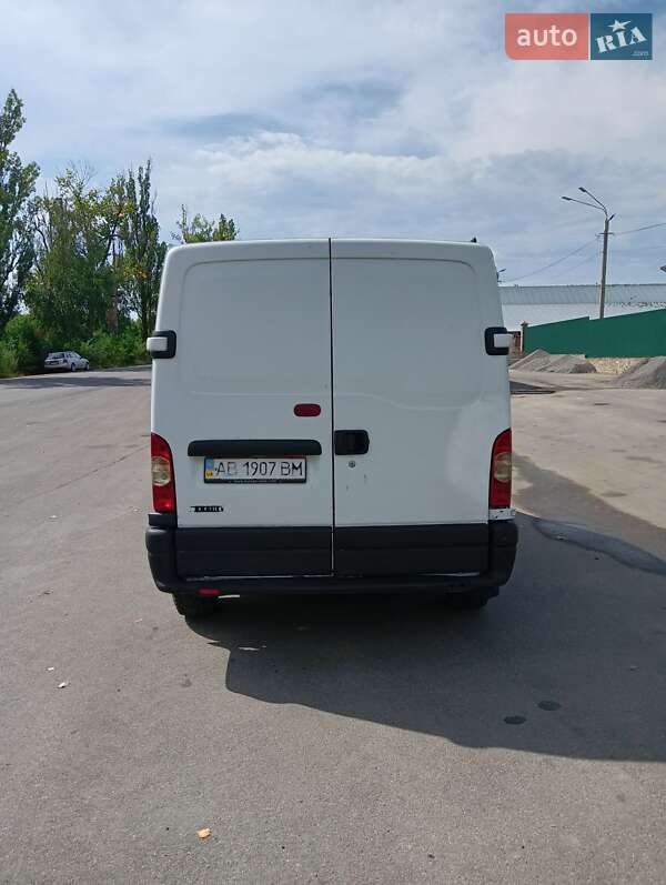 Вантажний фургон Renault Master 2007 в Чернівцях