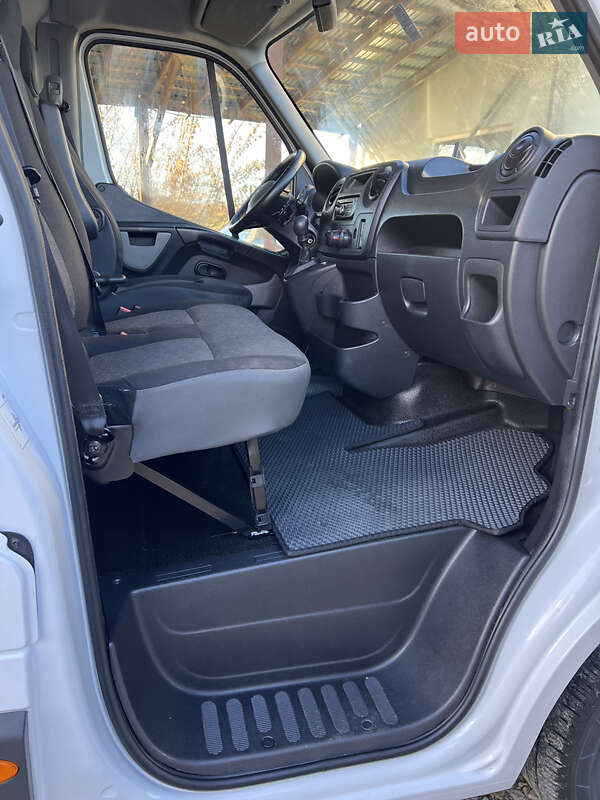 Вантажопасажирський фургон Renault Master 2018 в Львові