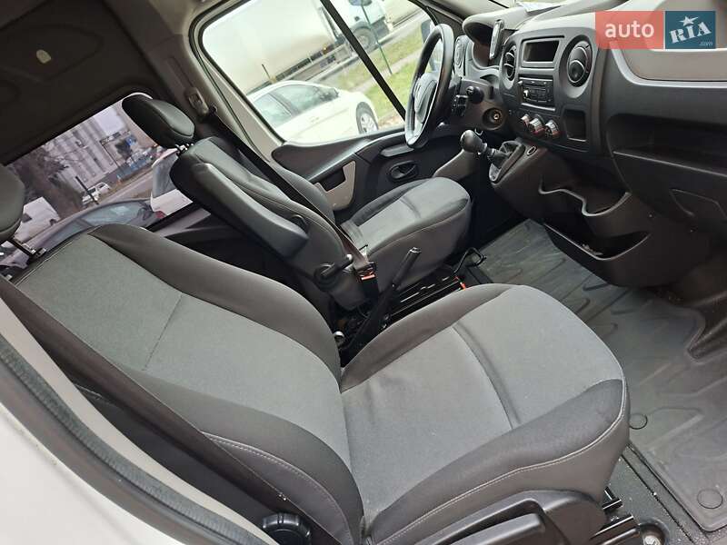 Грузовой фургон Renault Master 2012 в Ровно