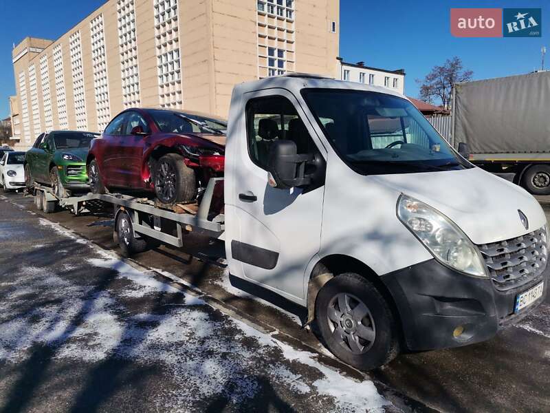 Евакуатор Renault Master 2012 в Львові