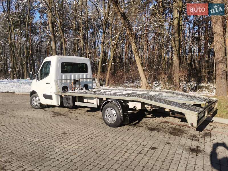 Евакуатор Renault Master 2012 в Львові