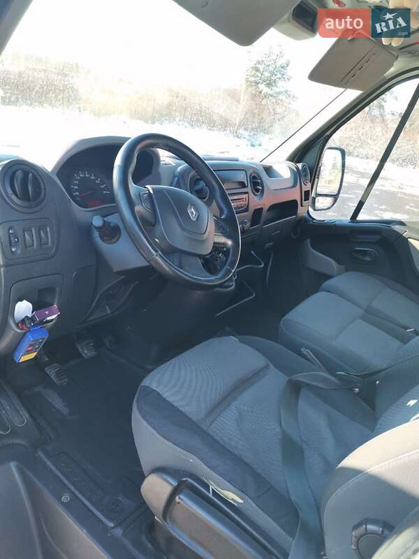 Евакуатор Renault Master 2012 в Львові