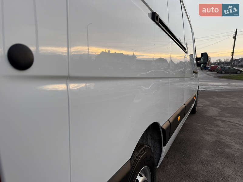 Грузовой фургон Renault Master 2023 в Дубно
