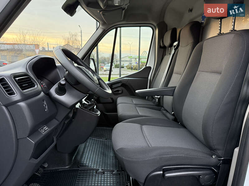 Грузовой фургон Renault Master 2023 в Дубно