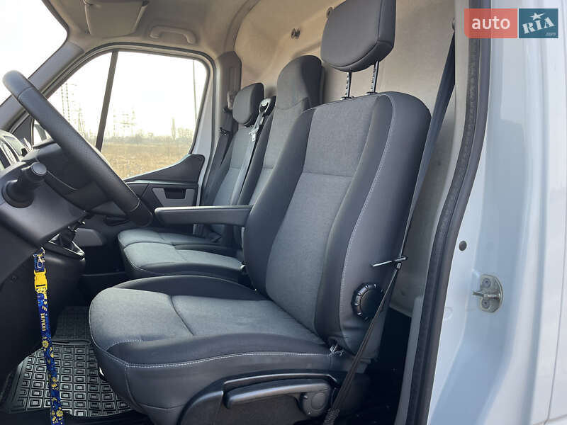 Вантажний фургон Renault Master 2017 в Миргороді