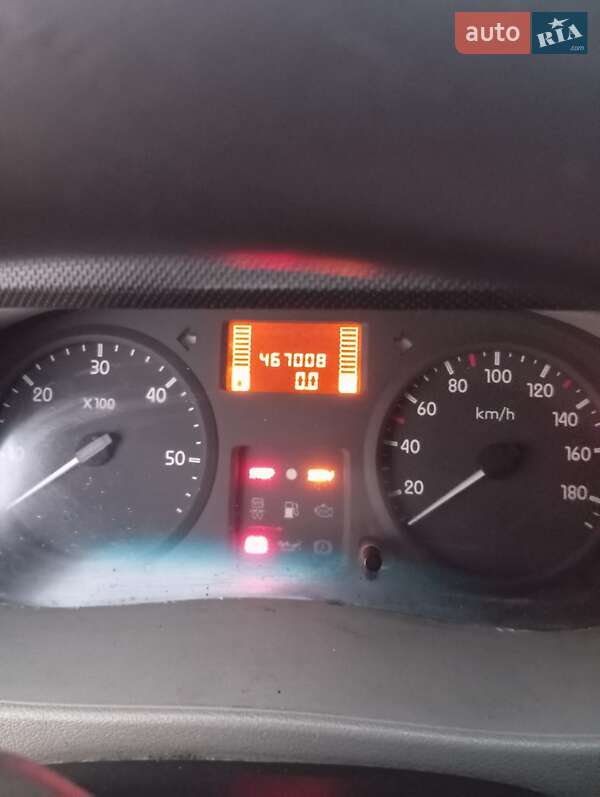 Евакуатор Renault Master 2006 в Чернівцях