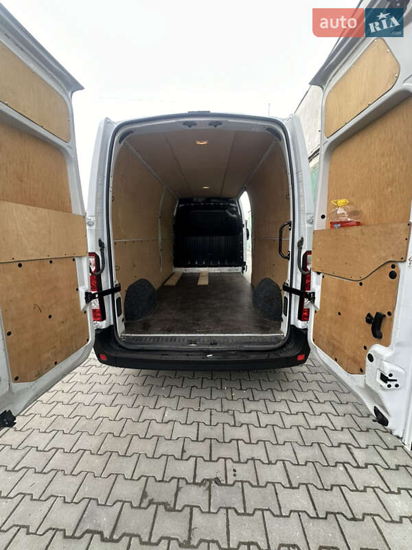 Вантажний фургон Renault Master 2023 в Чернівцях