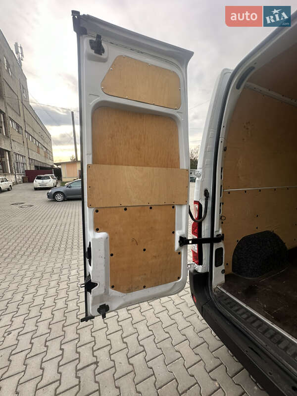 Вантажний фургон Renault Master 2023 в Чернівцях
