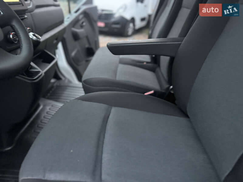 Вантажний фургон Renault Master 2022 в Рівному